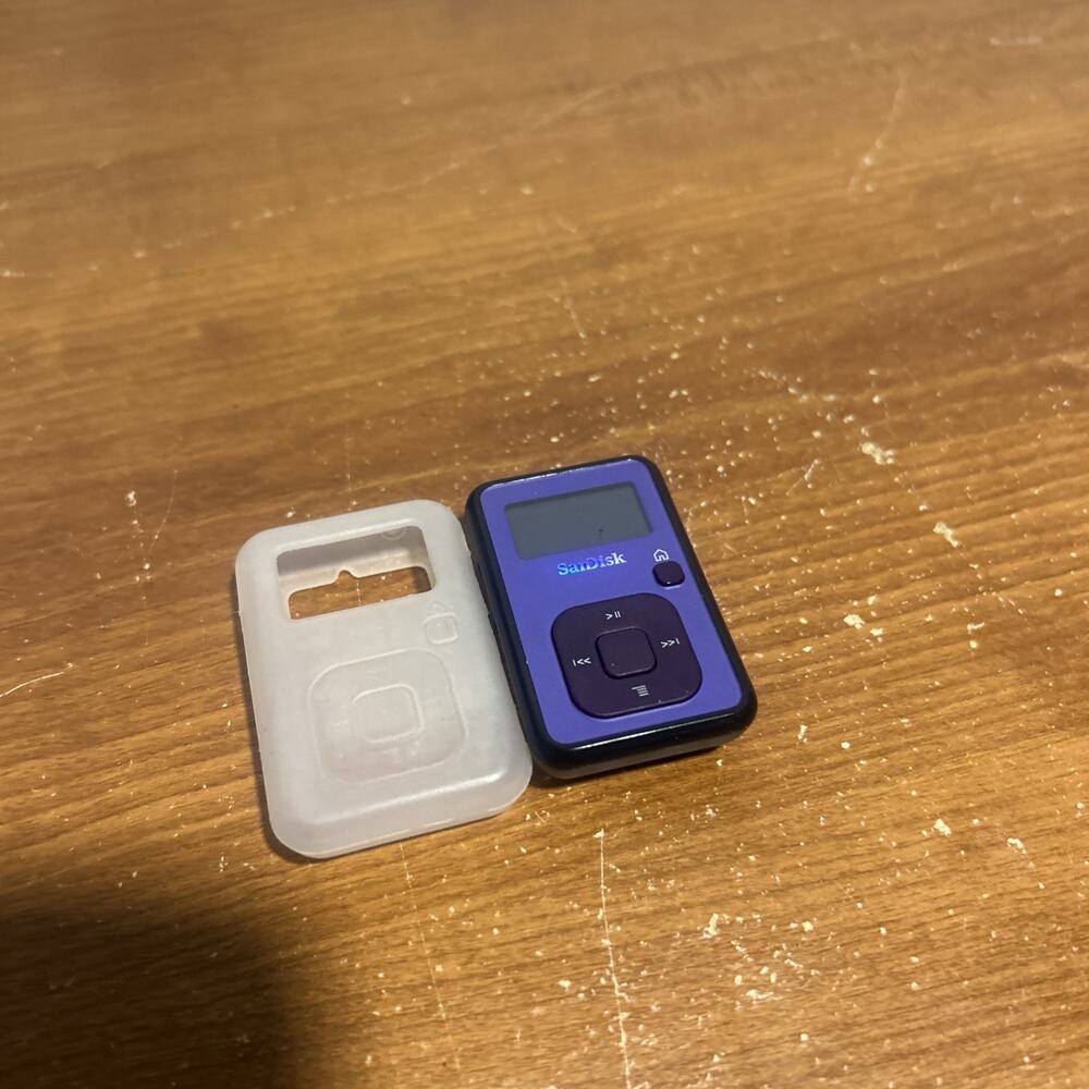 SanDisk Sansa Clip+ 4GB Digital Media MP3 Player Blue. Untested